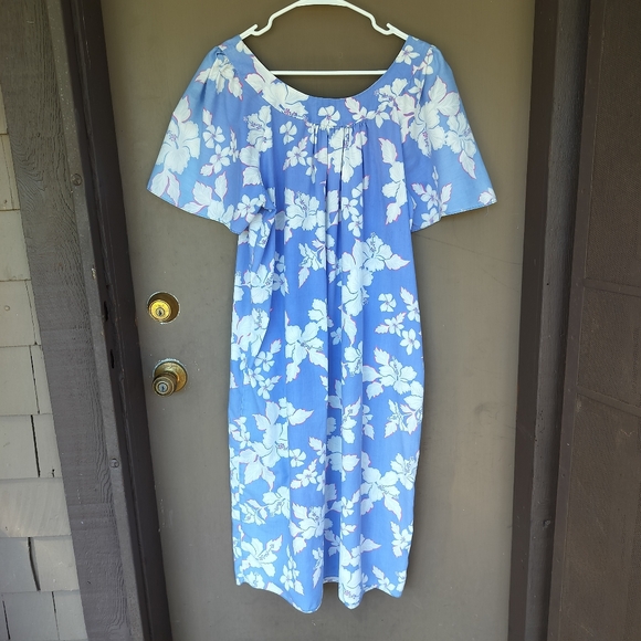 Vintage Meet Me in Maui Light Purple and White Floral Mumu - Picture 3 of 4